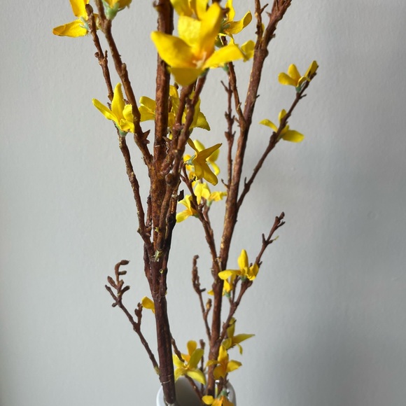 Faux Forsythia Flower Stem - Picture 3 of 4